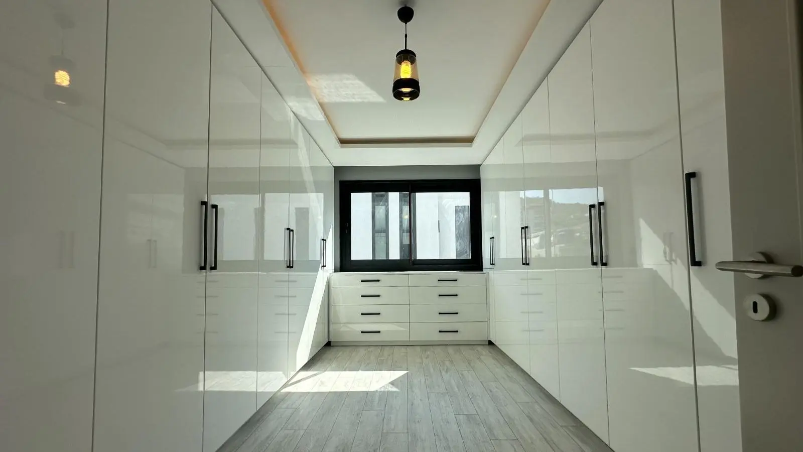 Walk-in closet